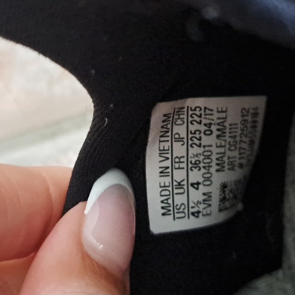 Adidas Size 4.5J/6W - Picture 3 of 4